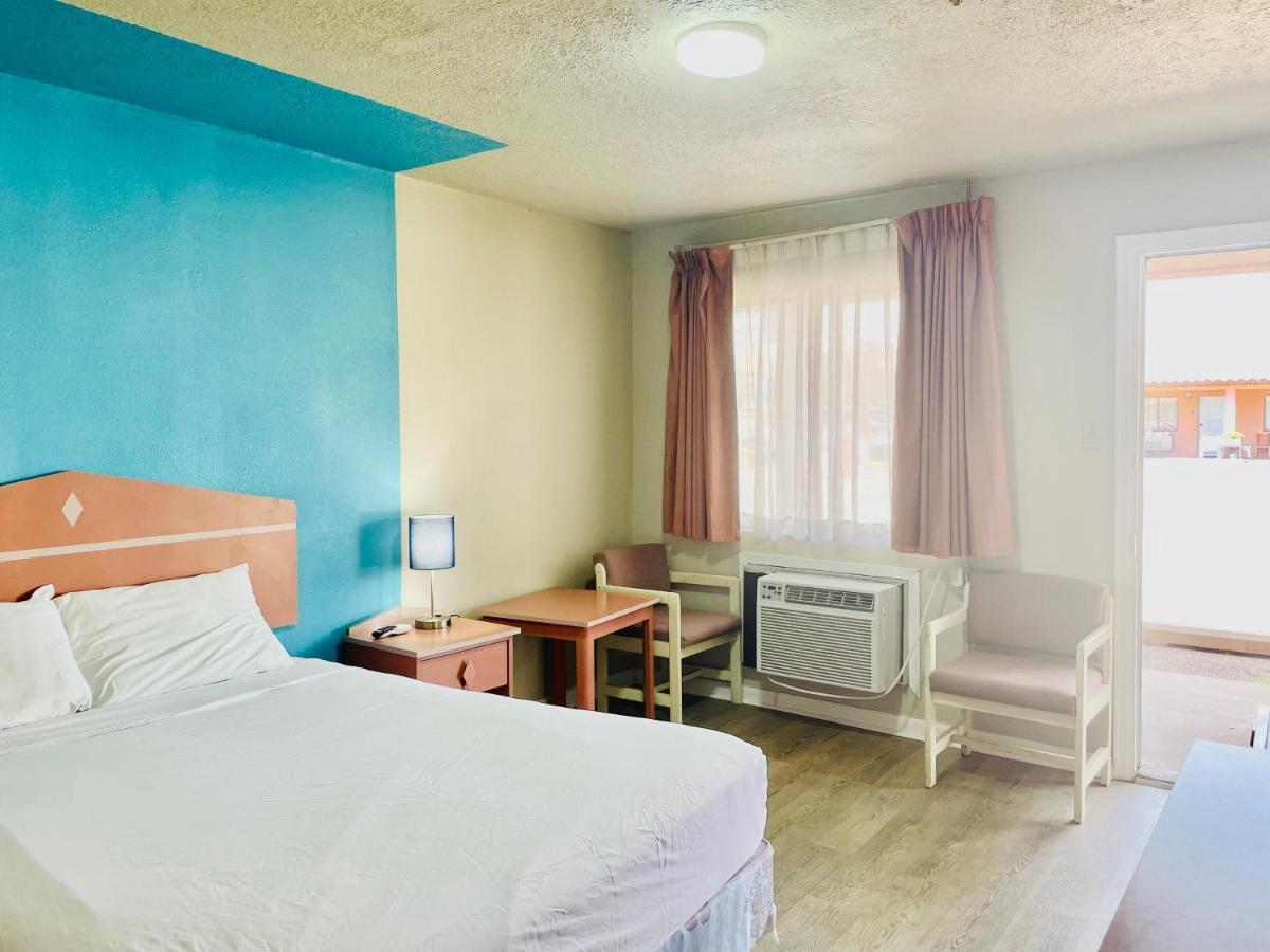 San Miguel Inn Socorro Bagian luar foto